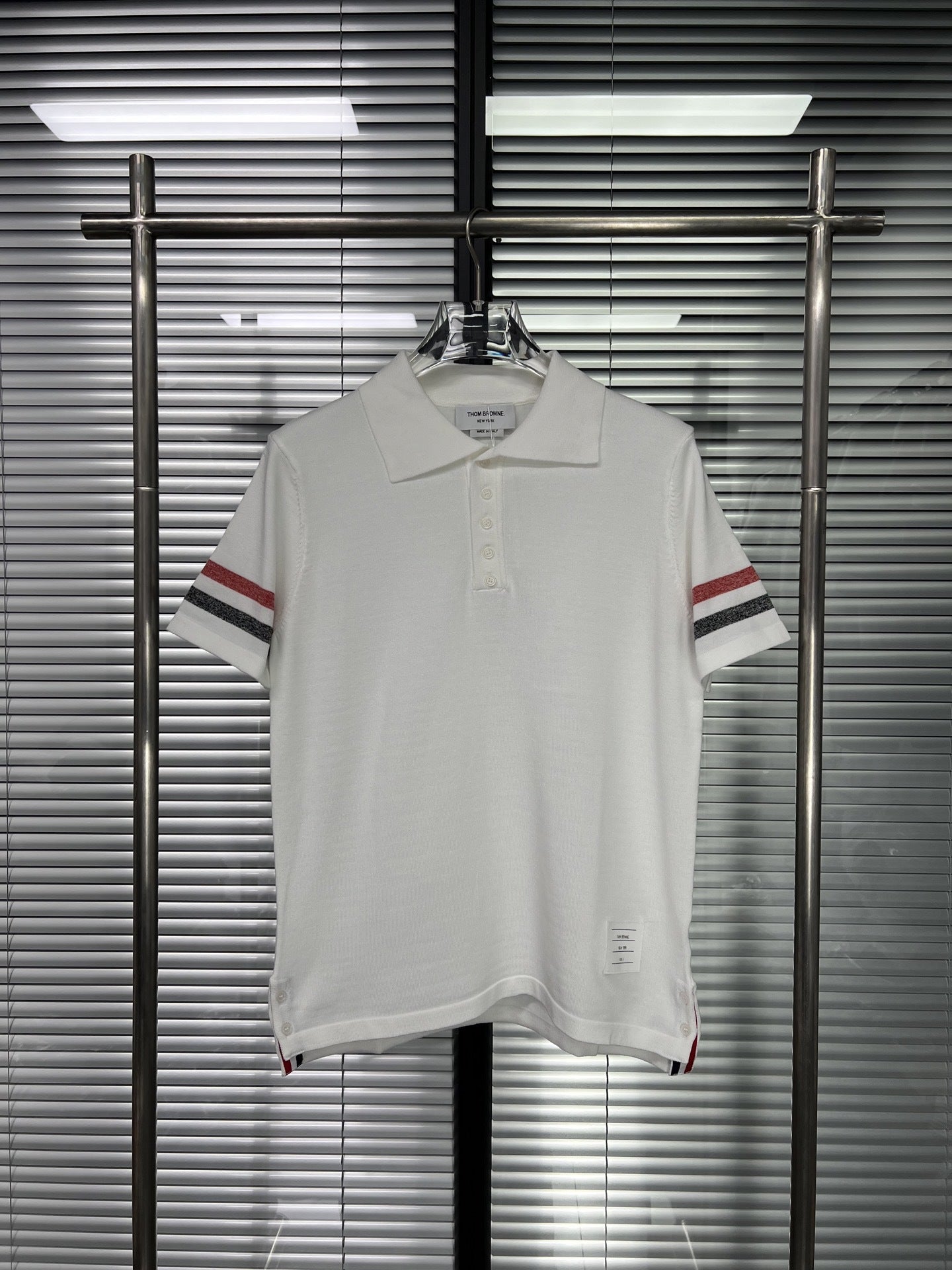 Puppy V-neck short sleeves(副本) THOM TREND