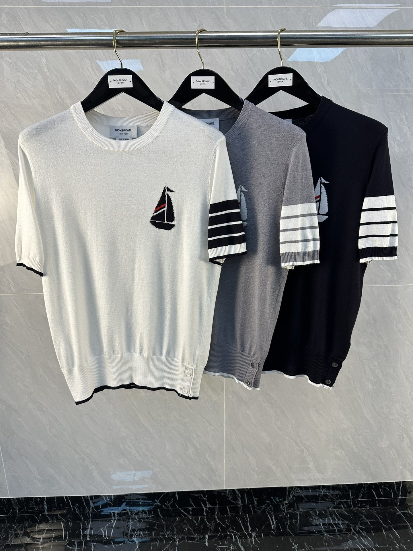 Short-sleeved T-shirt pleated skirt suit（副本） THOM TREND