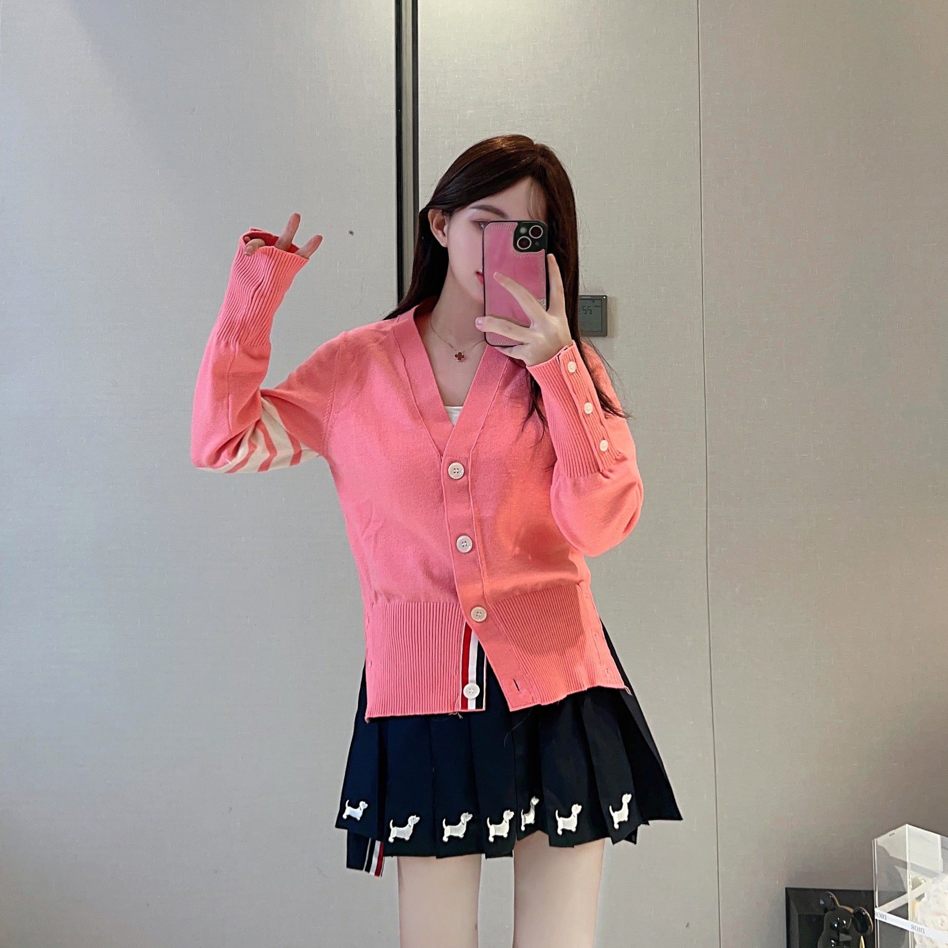 V-neck knitted cardigan（复制） THOM TREND