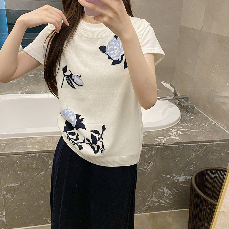 Crew neck knitted vest