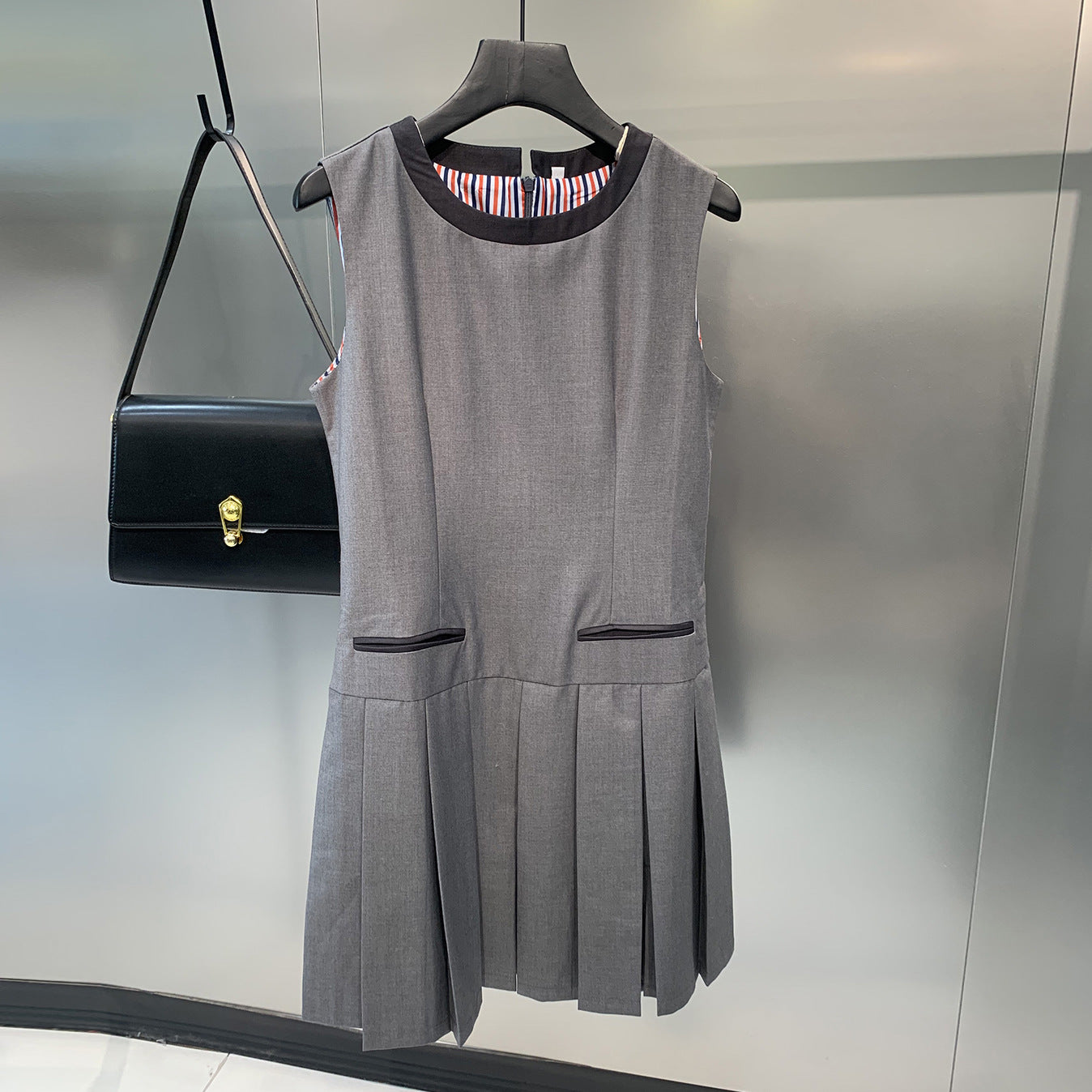 V-neck knitted cardigan（复制） THOM TREND