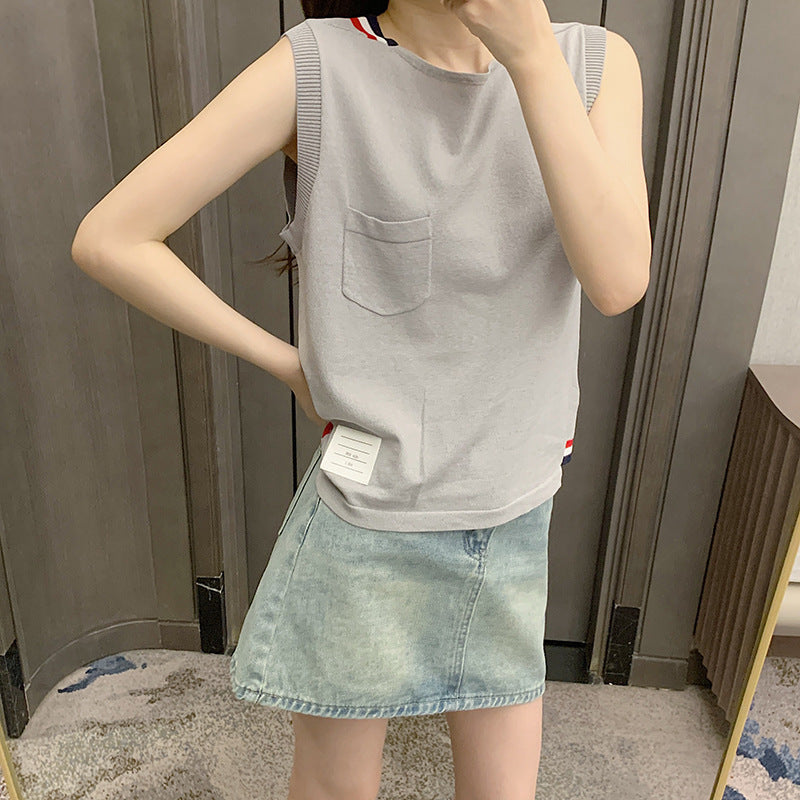 Sleeveless women's tops