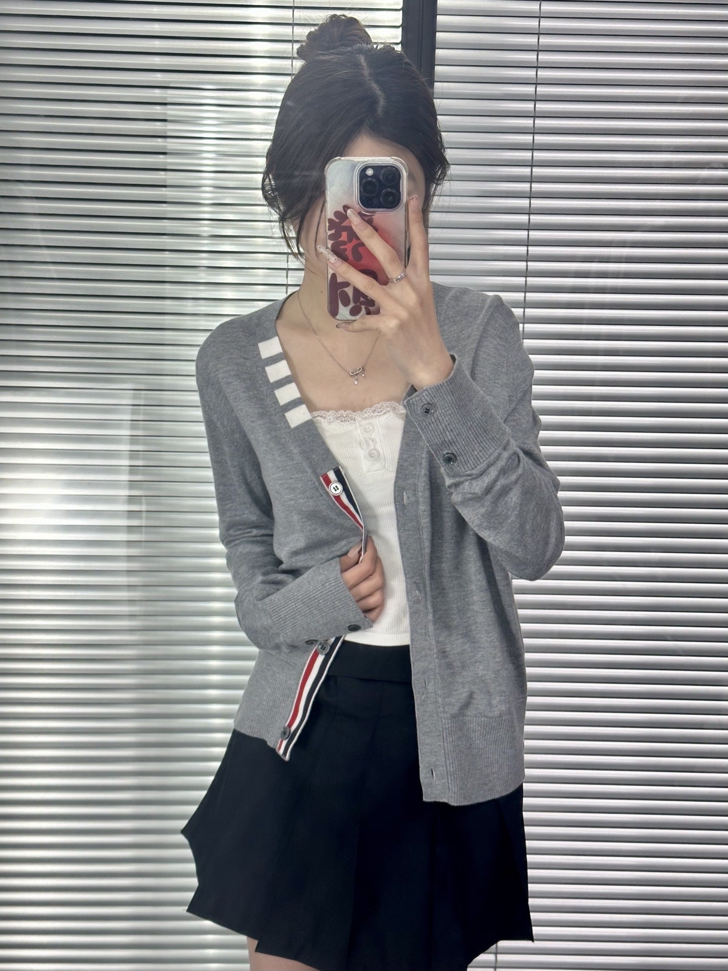 Puppy V-neck short sleeves（副本） THOM TREND