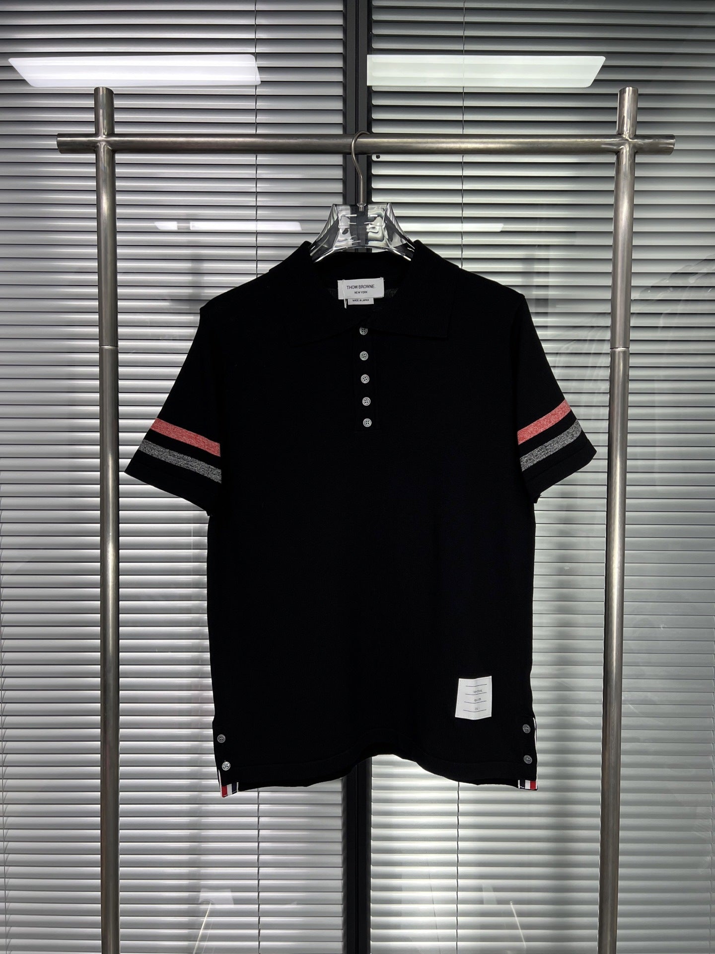 Puppy V-neck short sleeves（副本） THOM TREND