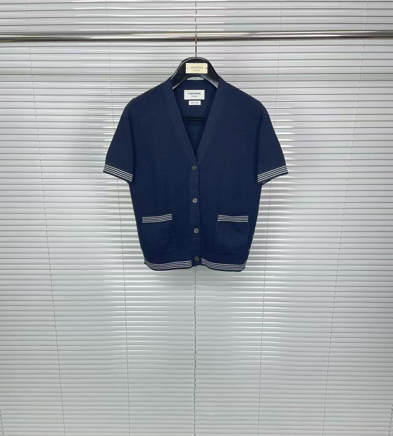 2025SS  V-neck short sleeves THOM TREND