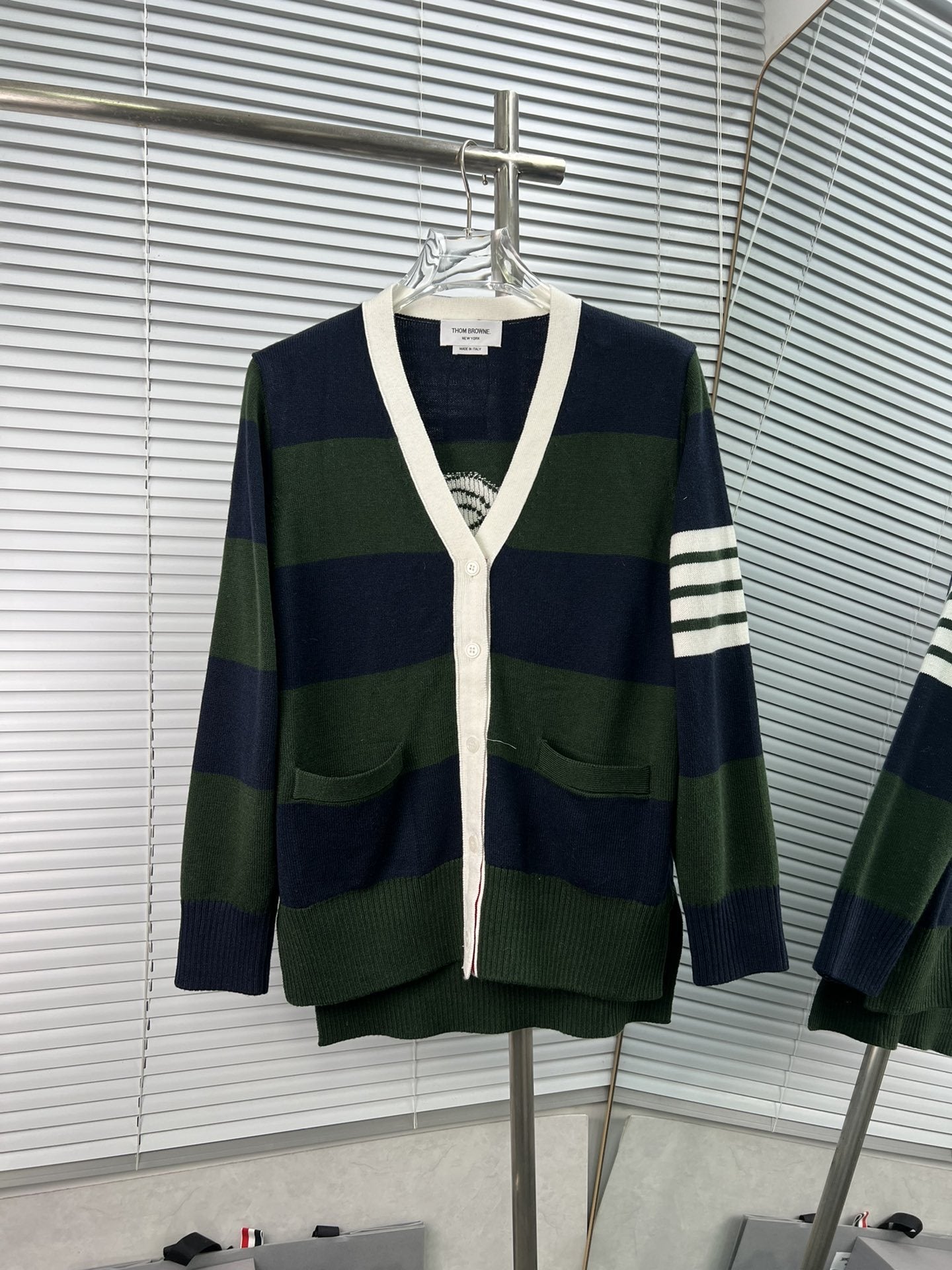 2025SS Back embroidered flowers THOM TREND