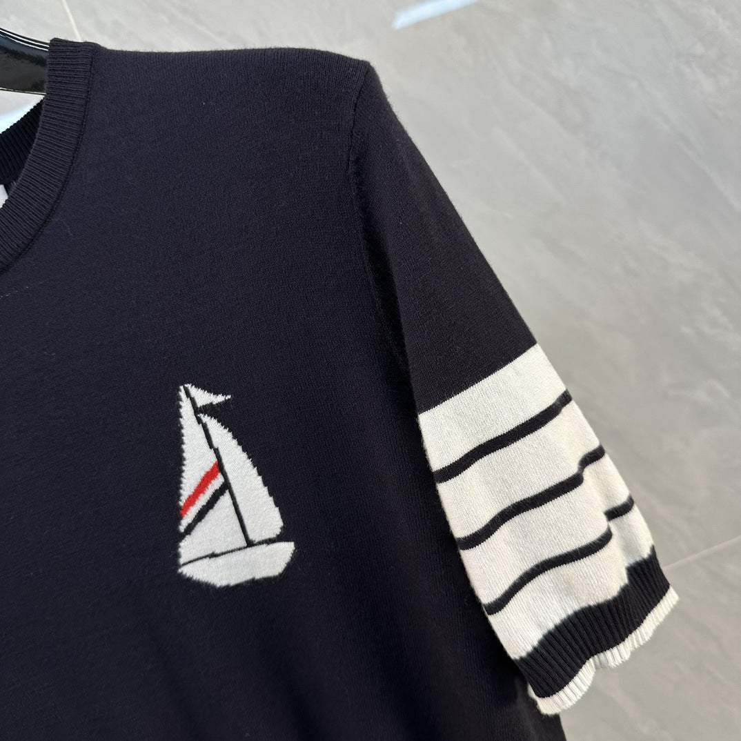 Short-sleeved T-shirt pleated skirt suit（副本） THOM TREND