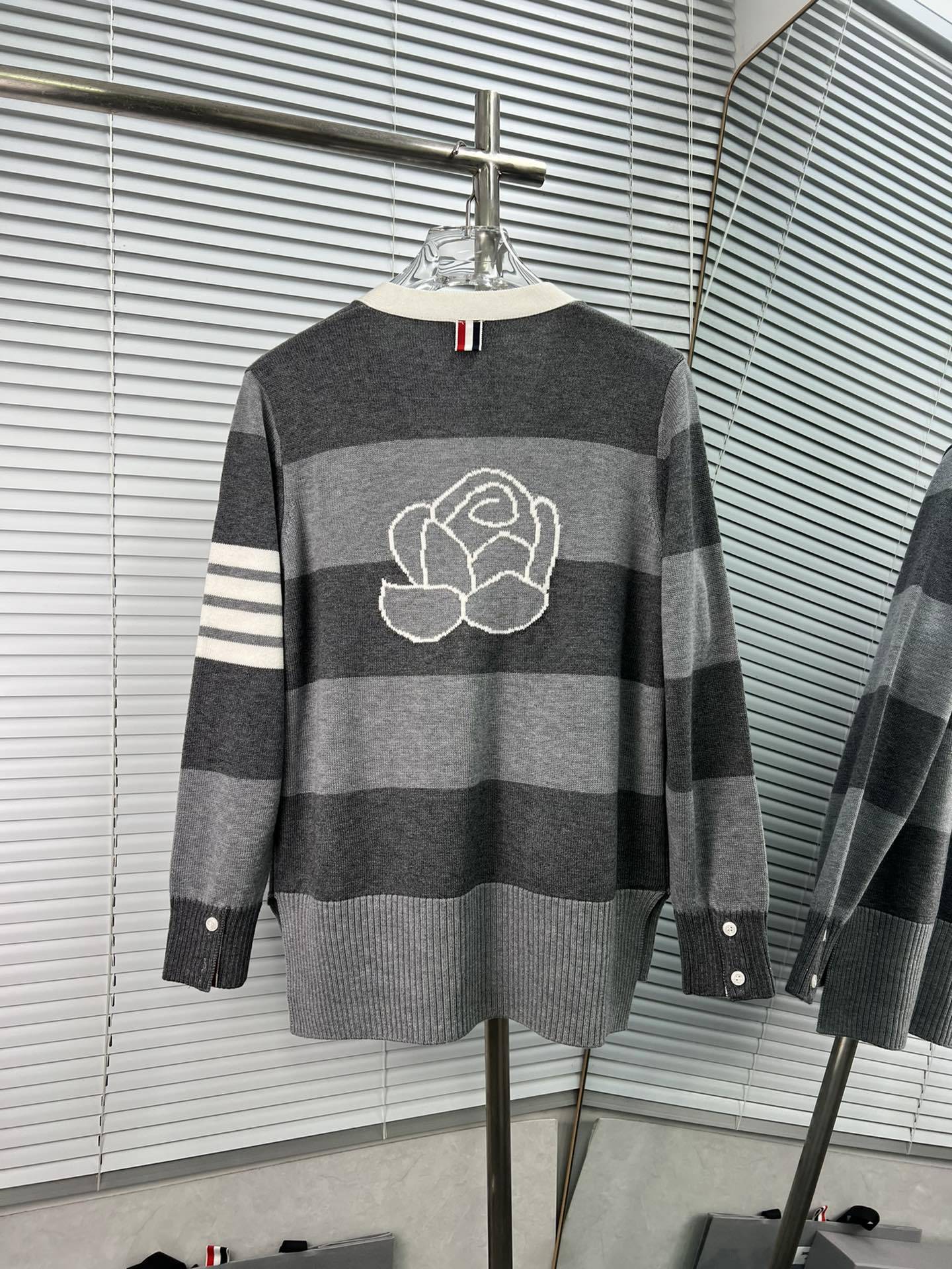 2025SS Back embroidered flowers THOM TREND