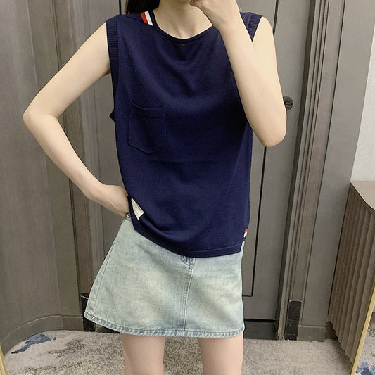 Sleeveless women's tops