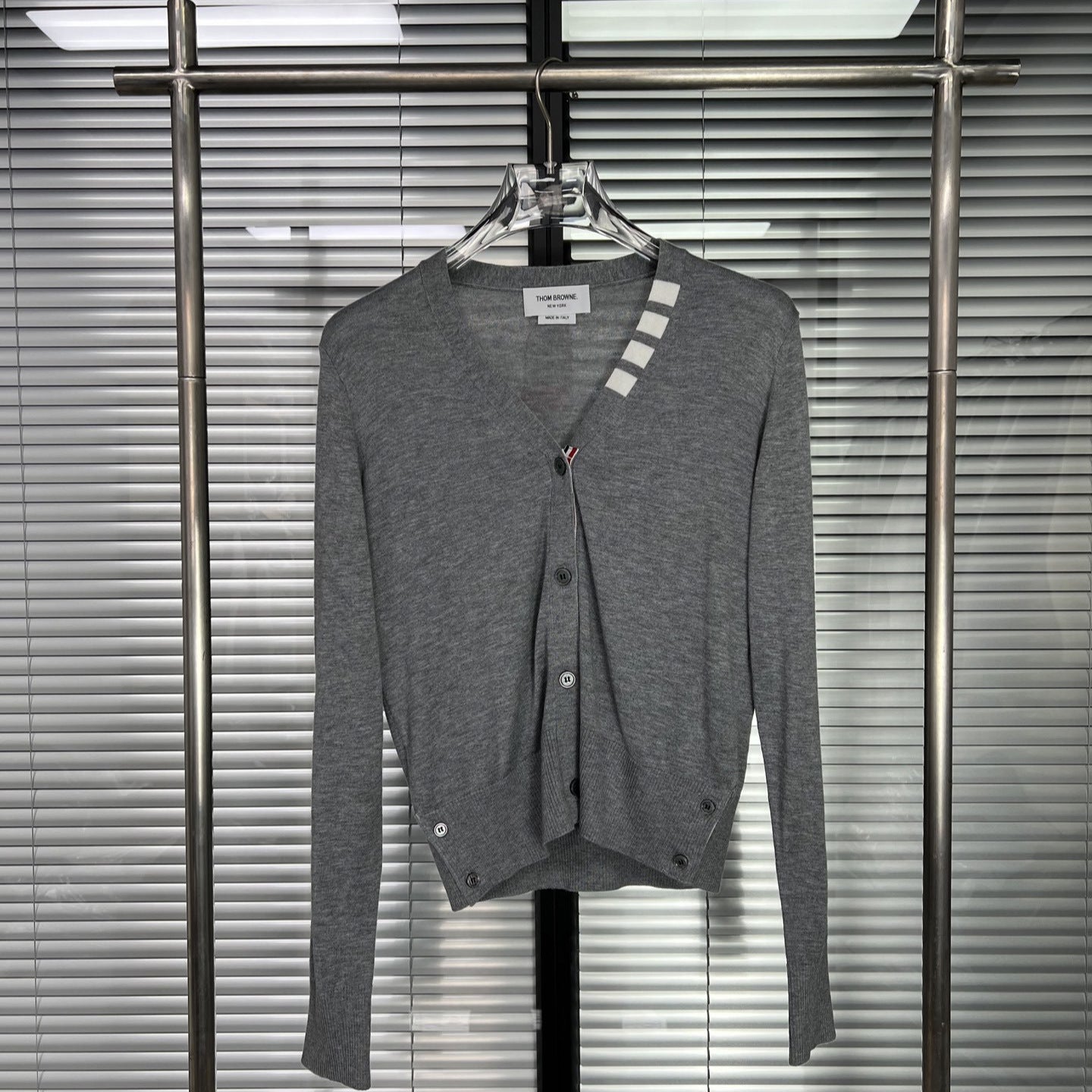 Puppy V-neck short sleeves（副本） THOM TREND