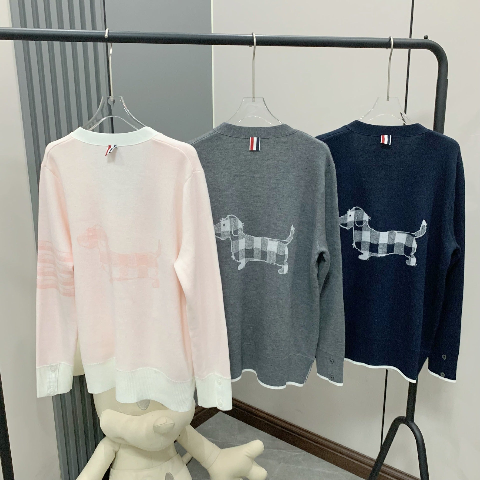 2025SS Back Block Dog Cardigan THOM TREND