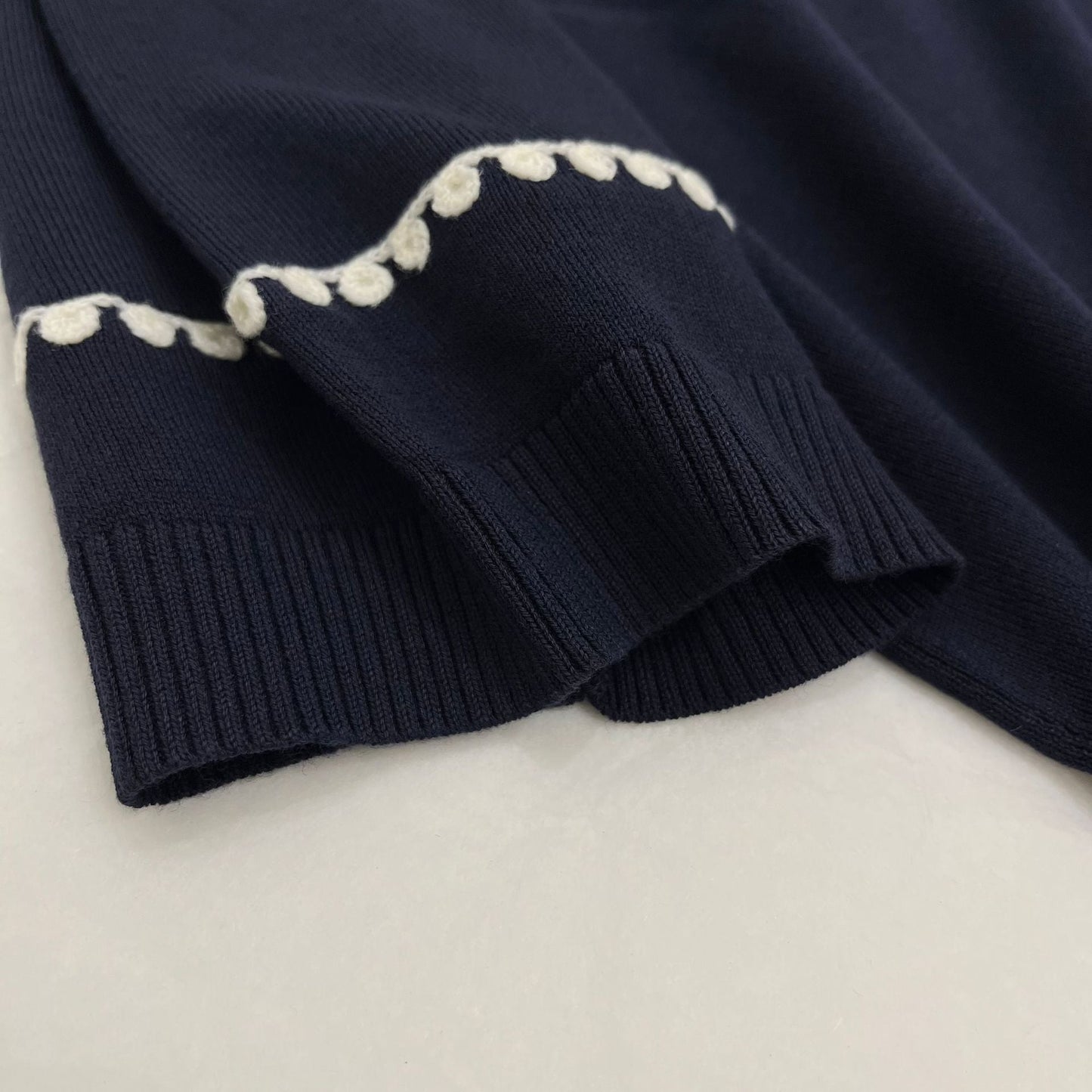 Puppy V-neck short sleeves（副本） THOM TREND