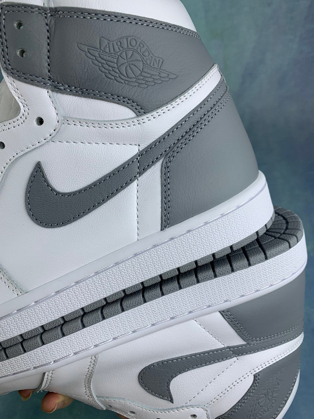 Air Jordan 1 High White/Grey Goat 555088-037 Unisex Sneakers detail view 6