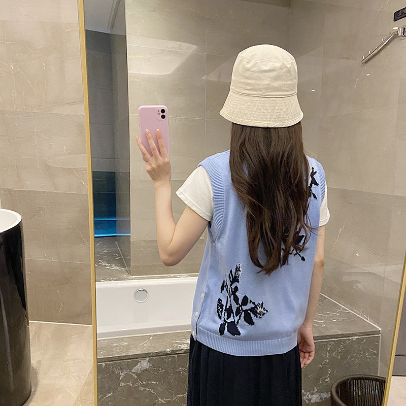 Crew neck knitted vest