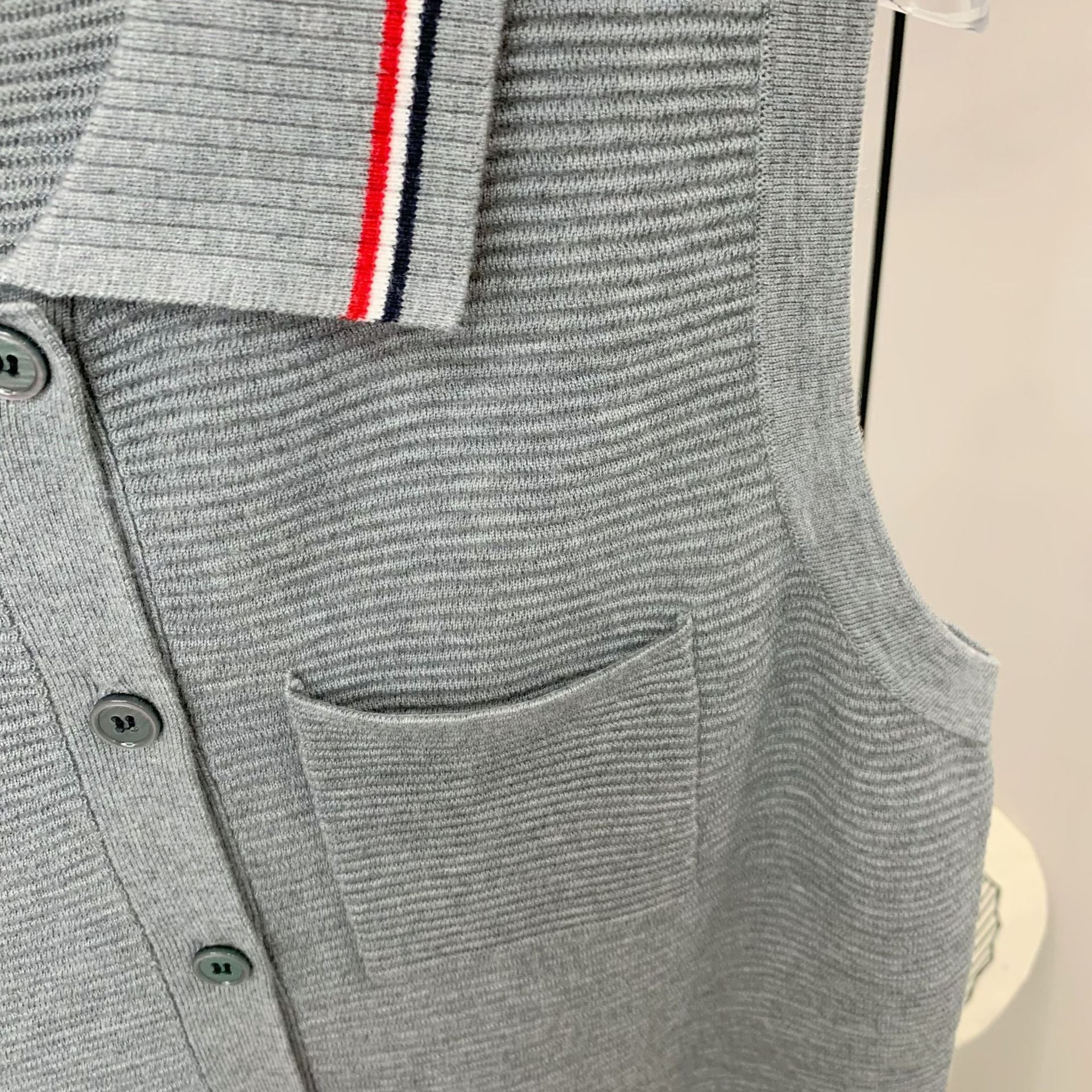 V-neck short-sleeved T-shirt（复制） THOM TREND