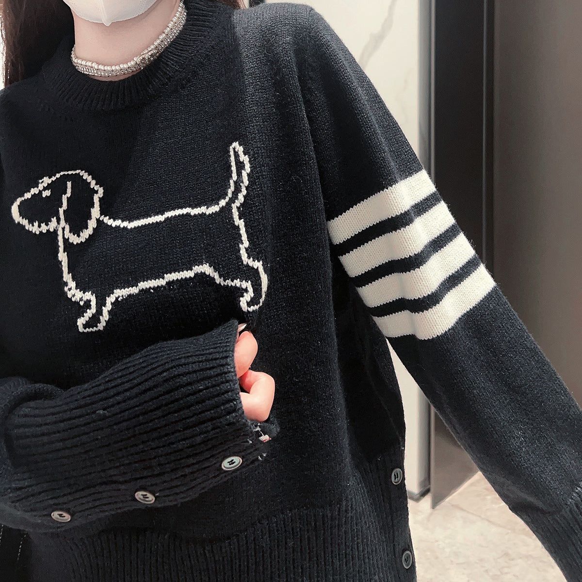 Women's pullover sweater