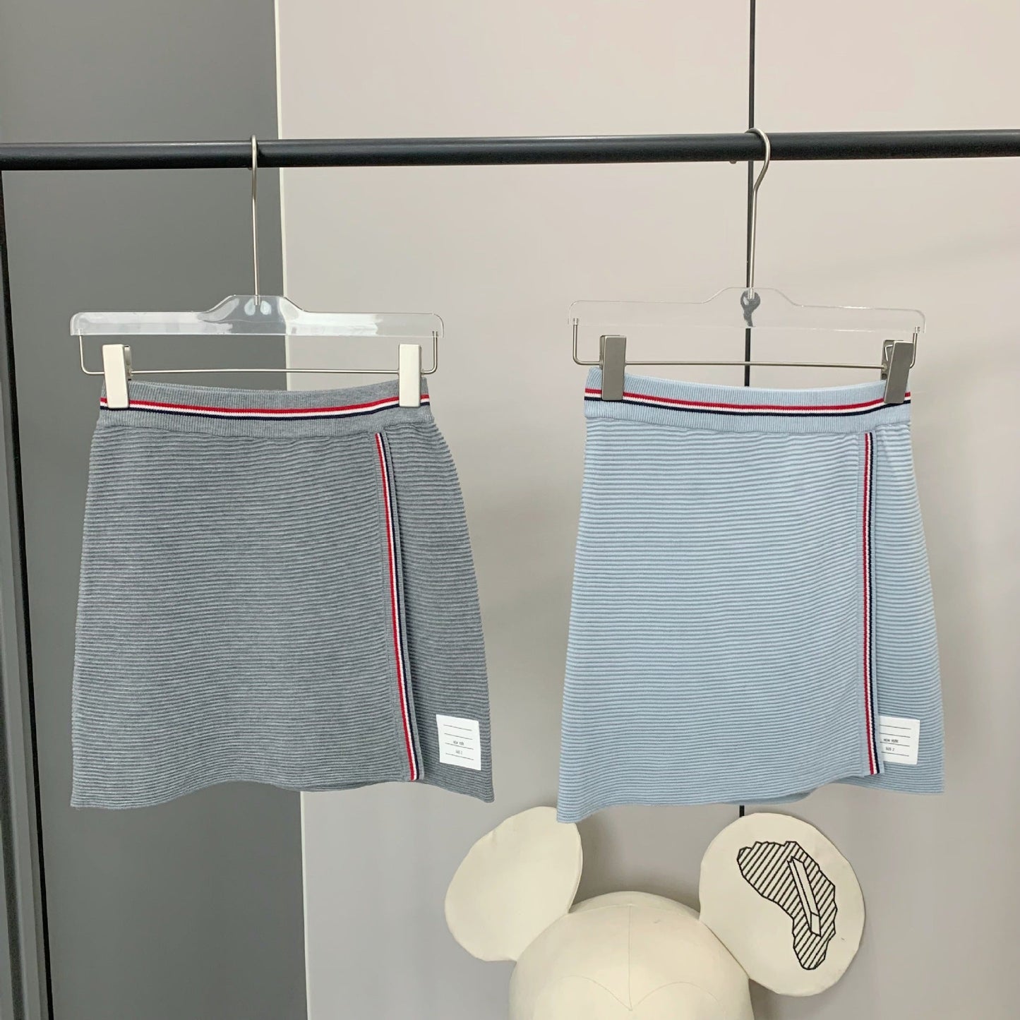 V-neck short-sleeved T-shirt（复制） THOM TREND