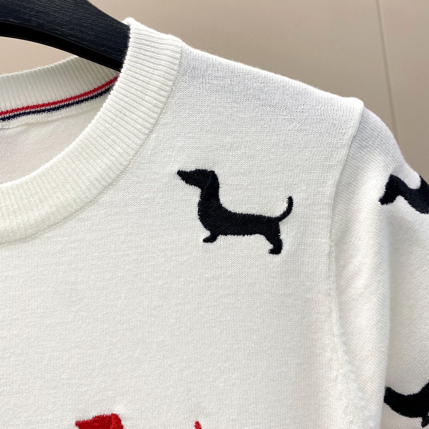 Puppy V-neck short sleeves（副本） THOM TREND