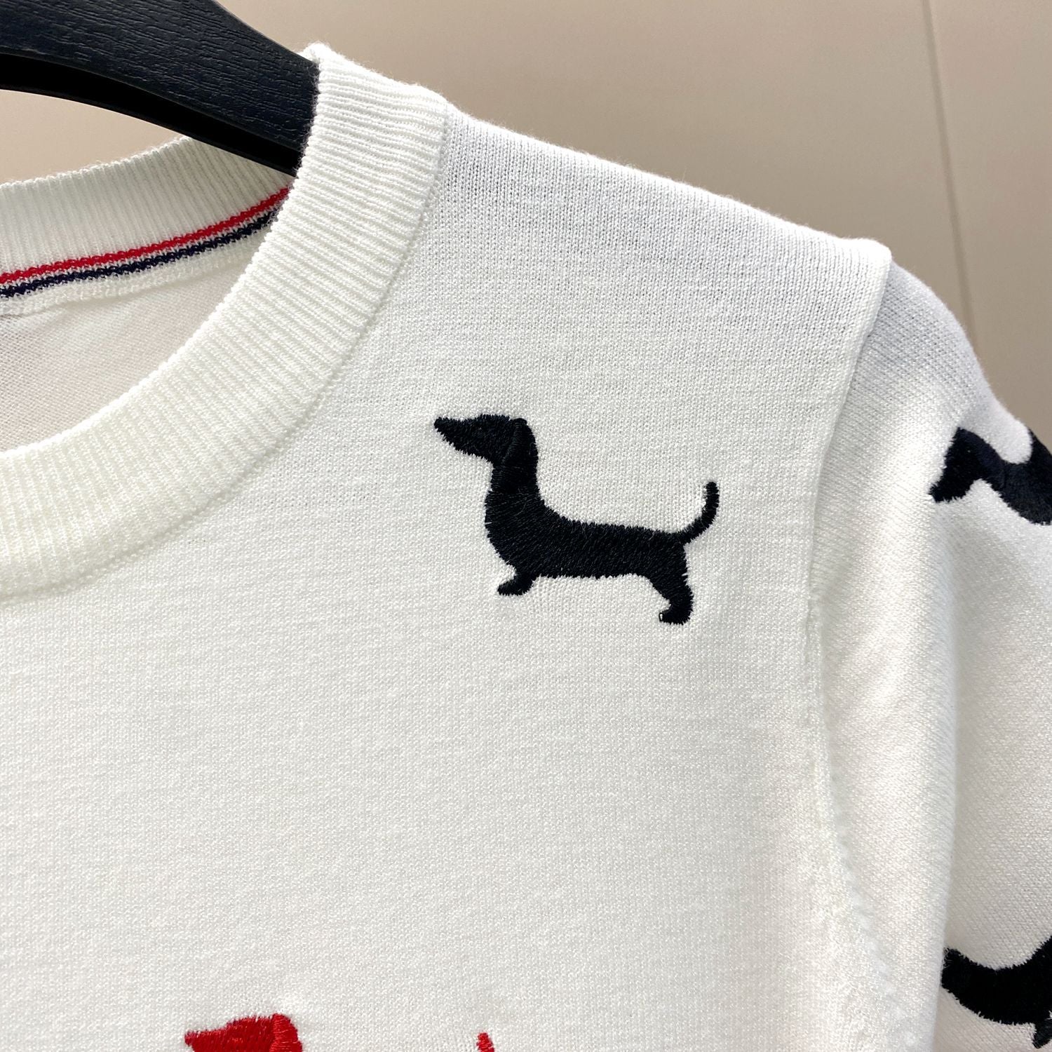 Puppy V-neck short sleeves（副本） THOM TREND
