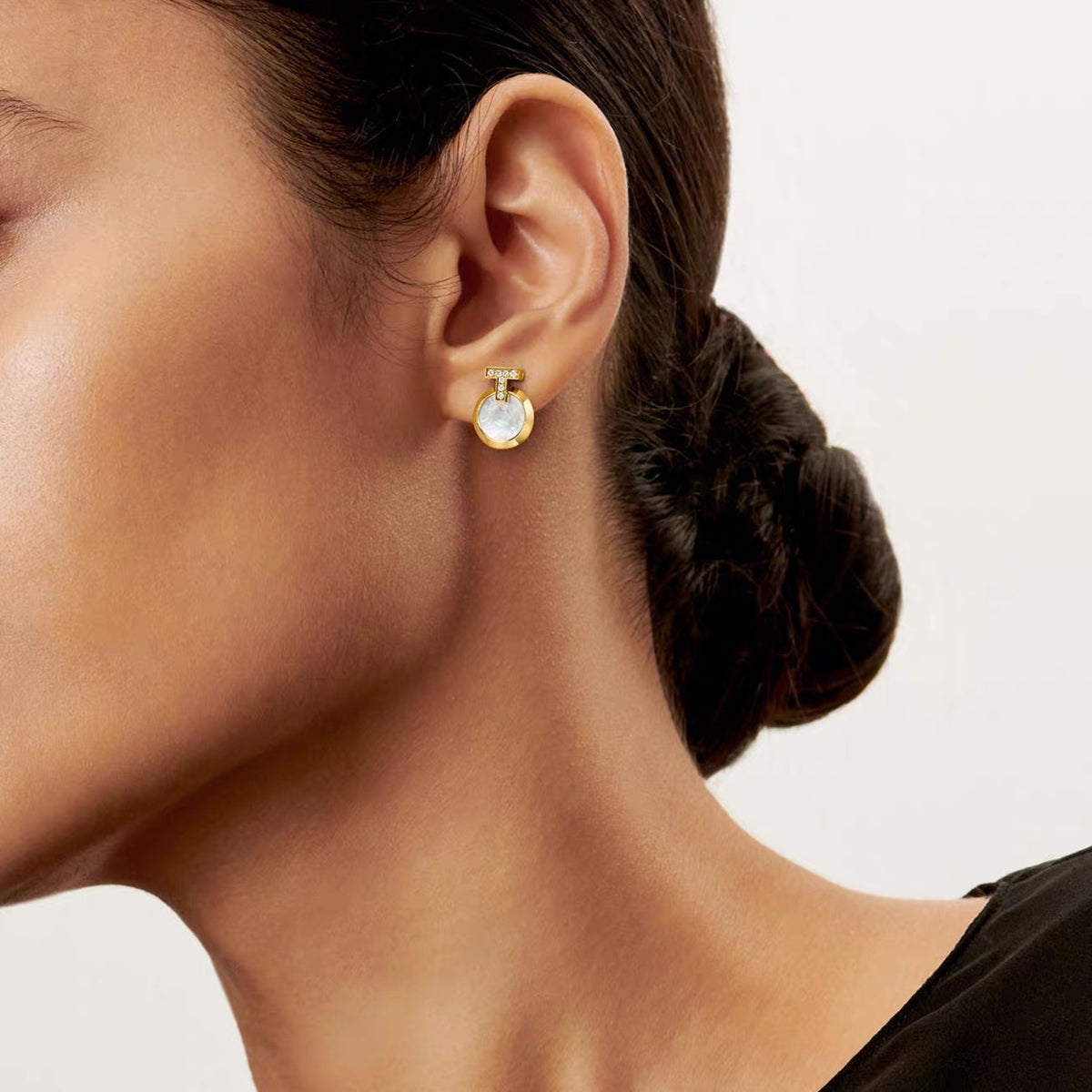 Tiffany Style T Motif Cubic Zirconia Earrings detail view 2