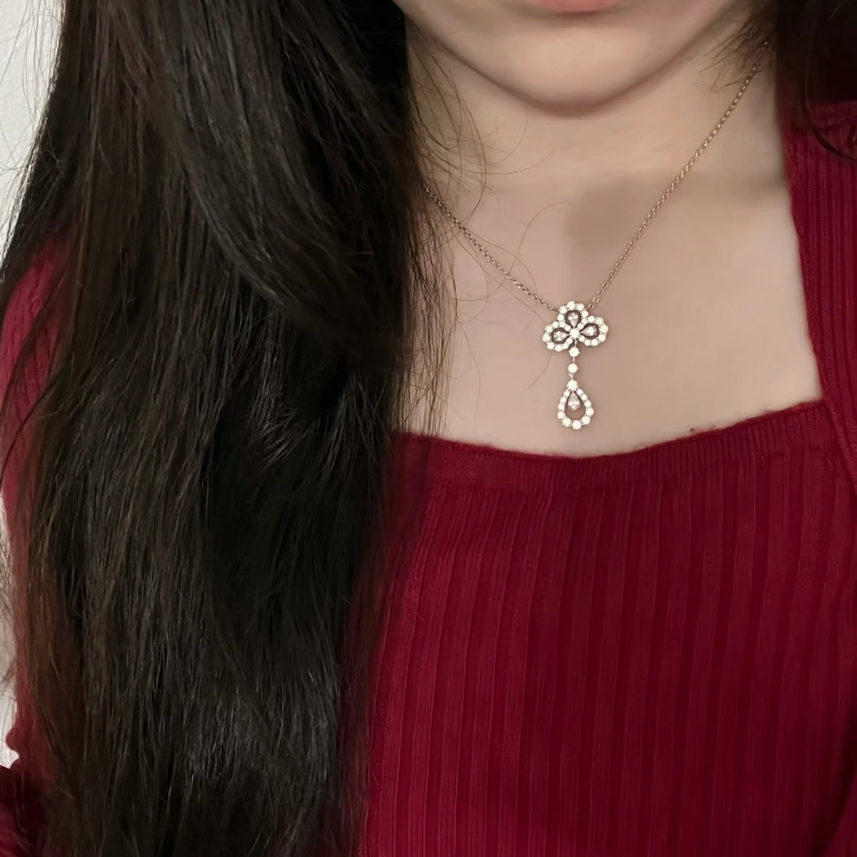 Harry Winston Style Sunflower Necklace detail view 1