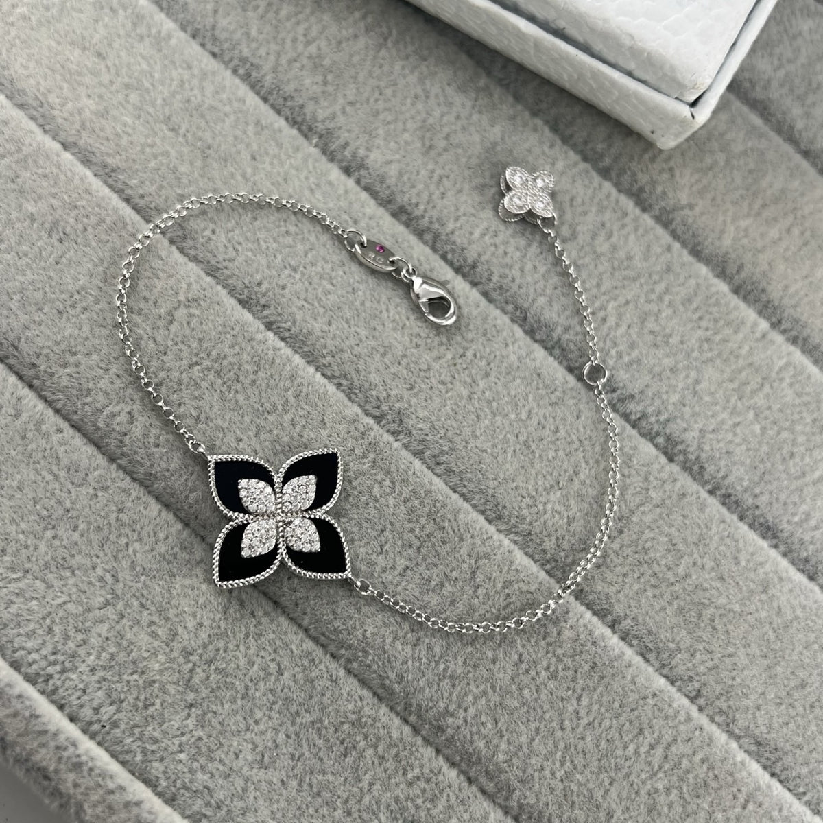 Roberto Coin Style Four-Leaf Clover Cubic Zirconia Bracelet detail view 12