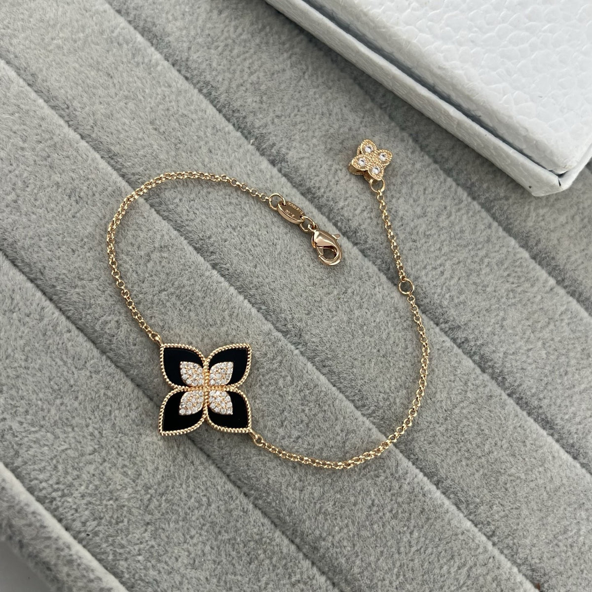 Roberto Coin Style Four-Leaf Clover Cubic Zirconia Bracelet detail view 11