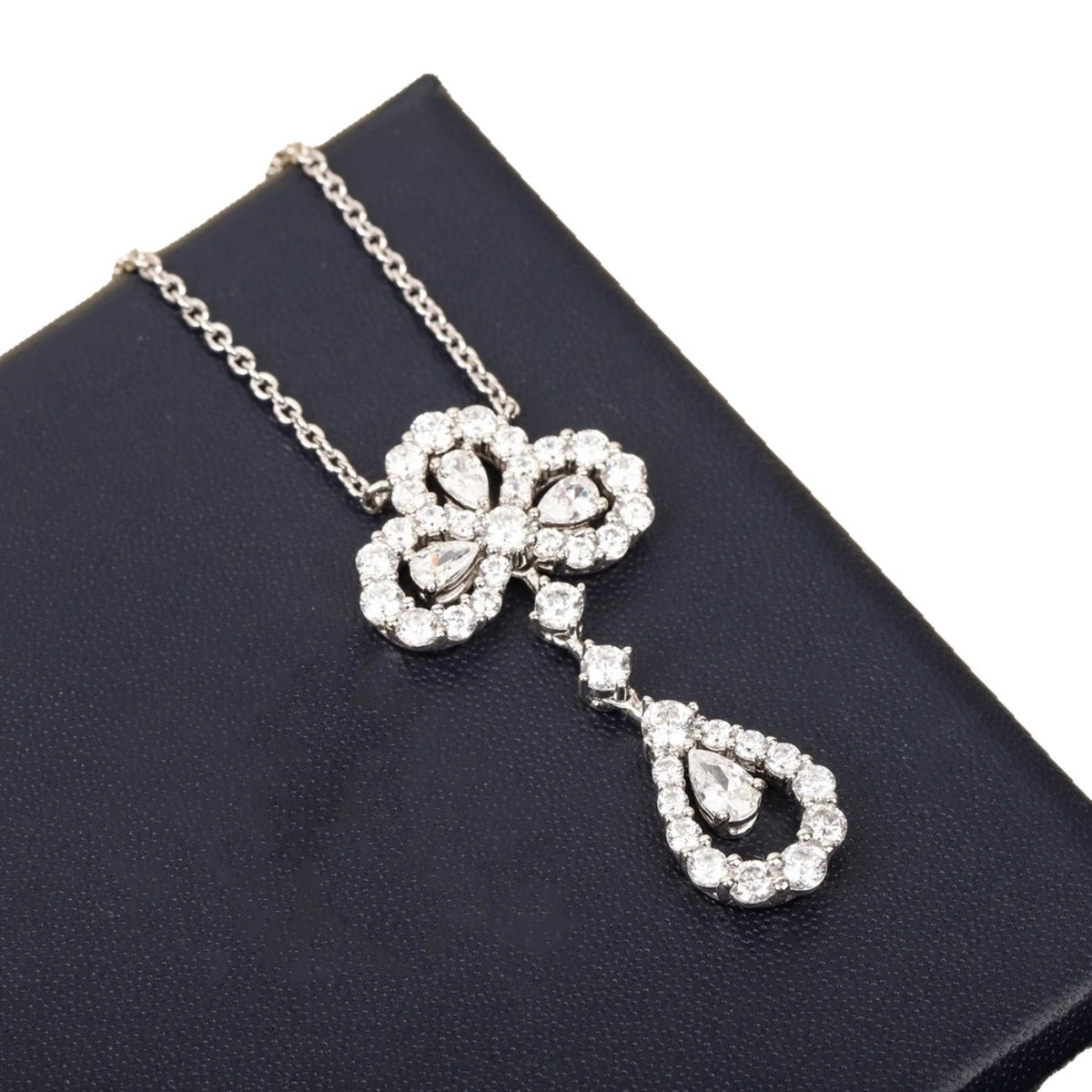 Harry Winston Style Sunflower Necklace detail view 4