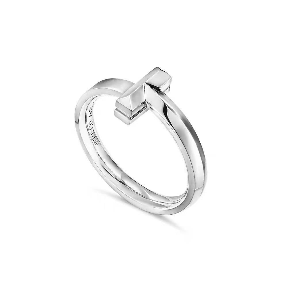 Tiffany Style Knot Cubic Zirconia 18K Gold-Plated Ring detail view 5