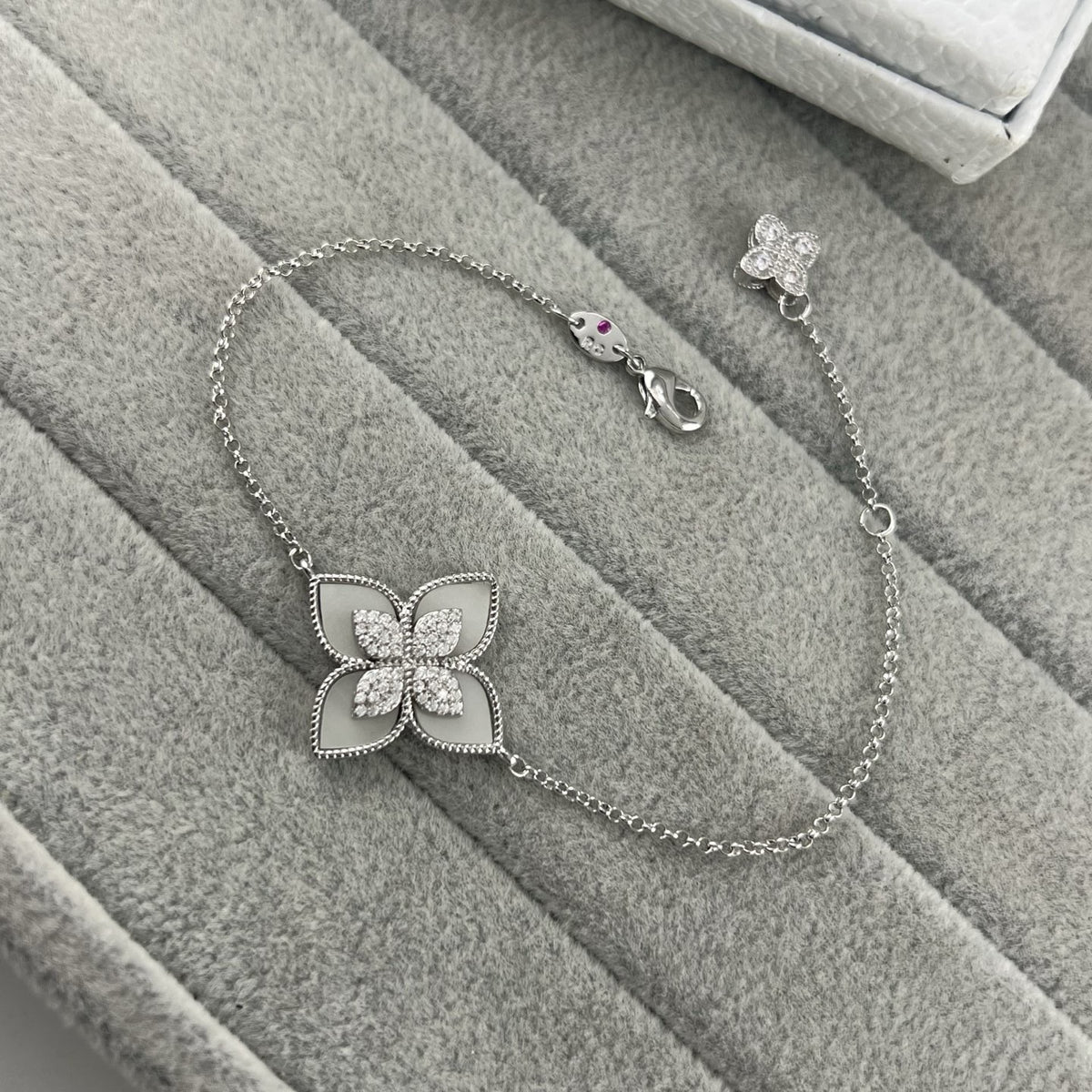 Roberto Coin Style Four-Leaf Clover Cubic Zirconia Bracelet detail view 15