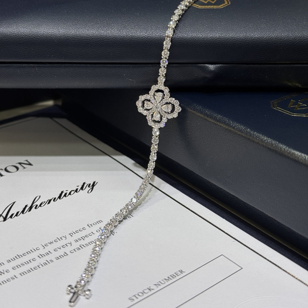 Harry Winston Style Four-Leaf Clover Cubic Zirconia Bracelet detail view 2