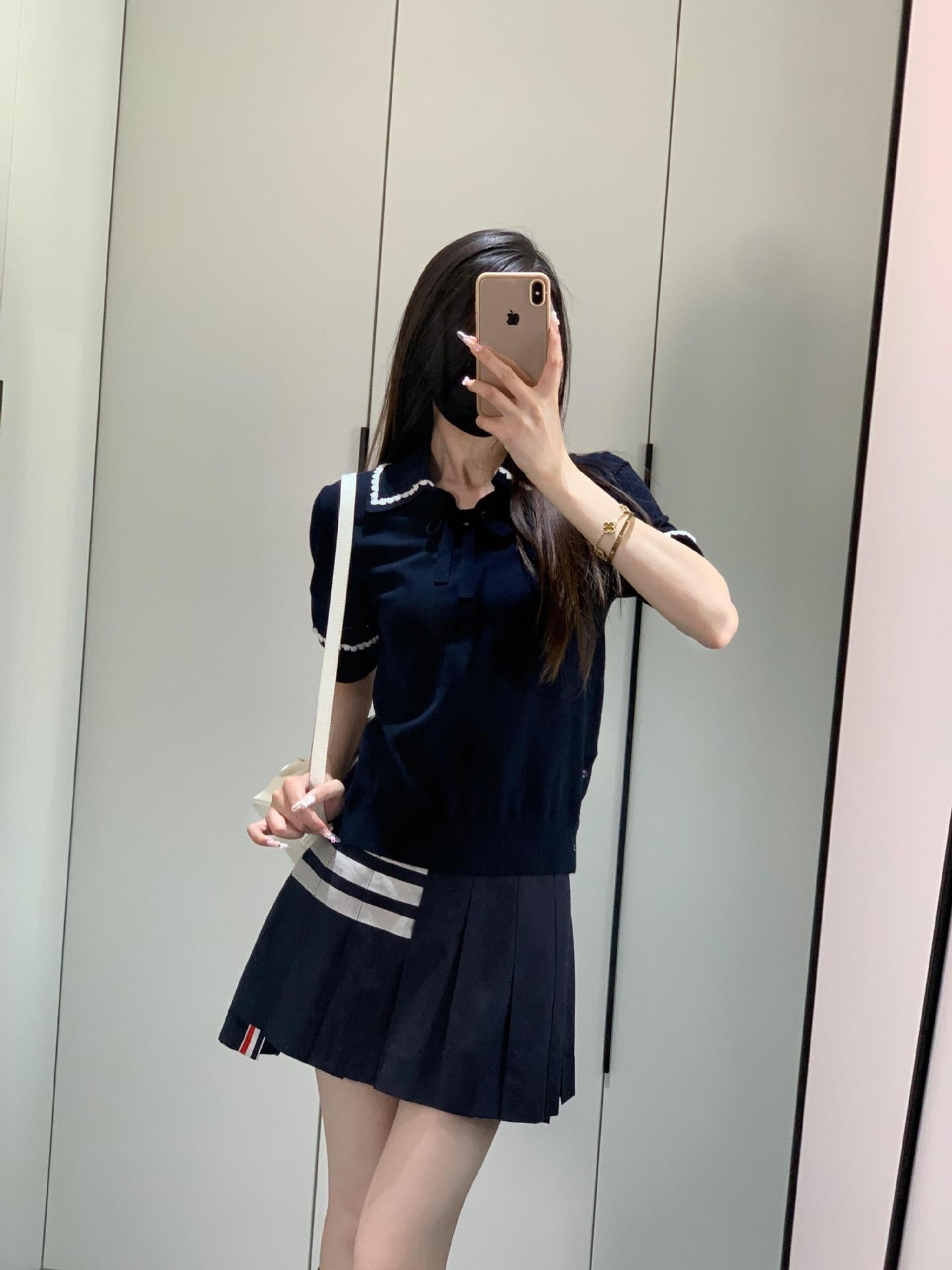 Puppy V-neck short sleeves（副本） THOM TREND