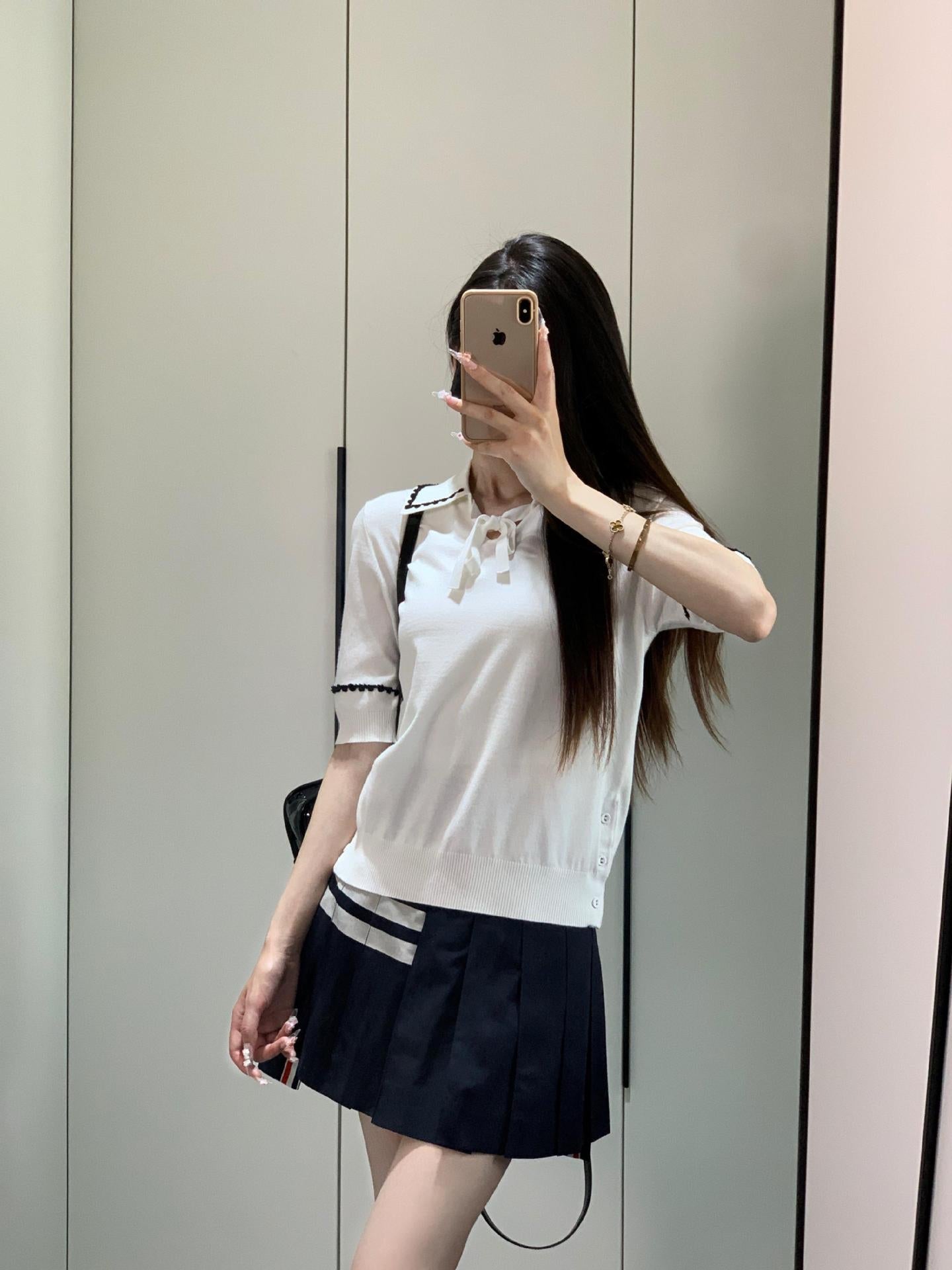 Puppy V-neck short sleeves（副本） THOM TREND