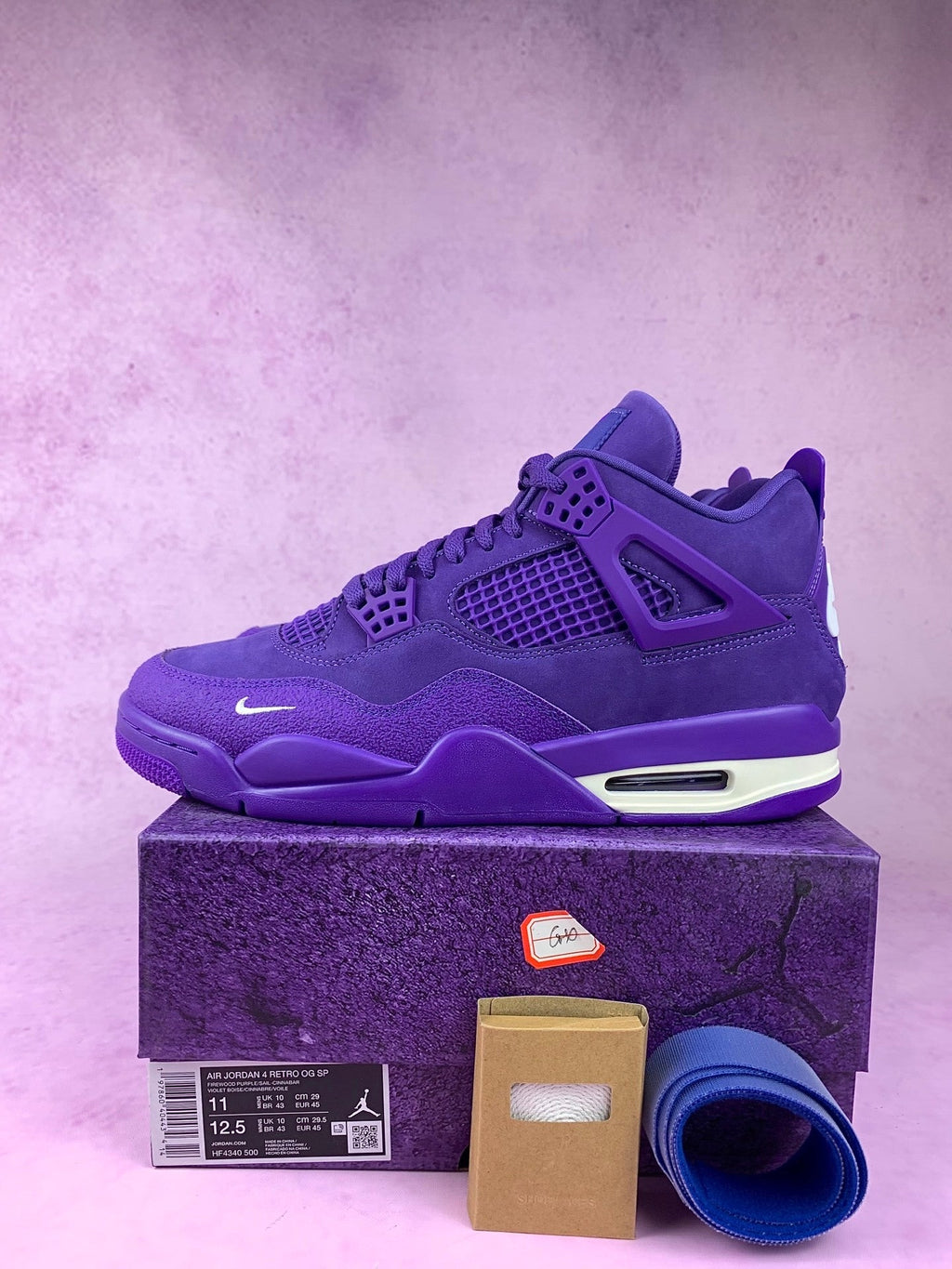 Air Jordan 4 Retro Signature Colorway 11 Unisex Sneakers HF4340-500 detail view 2