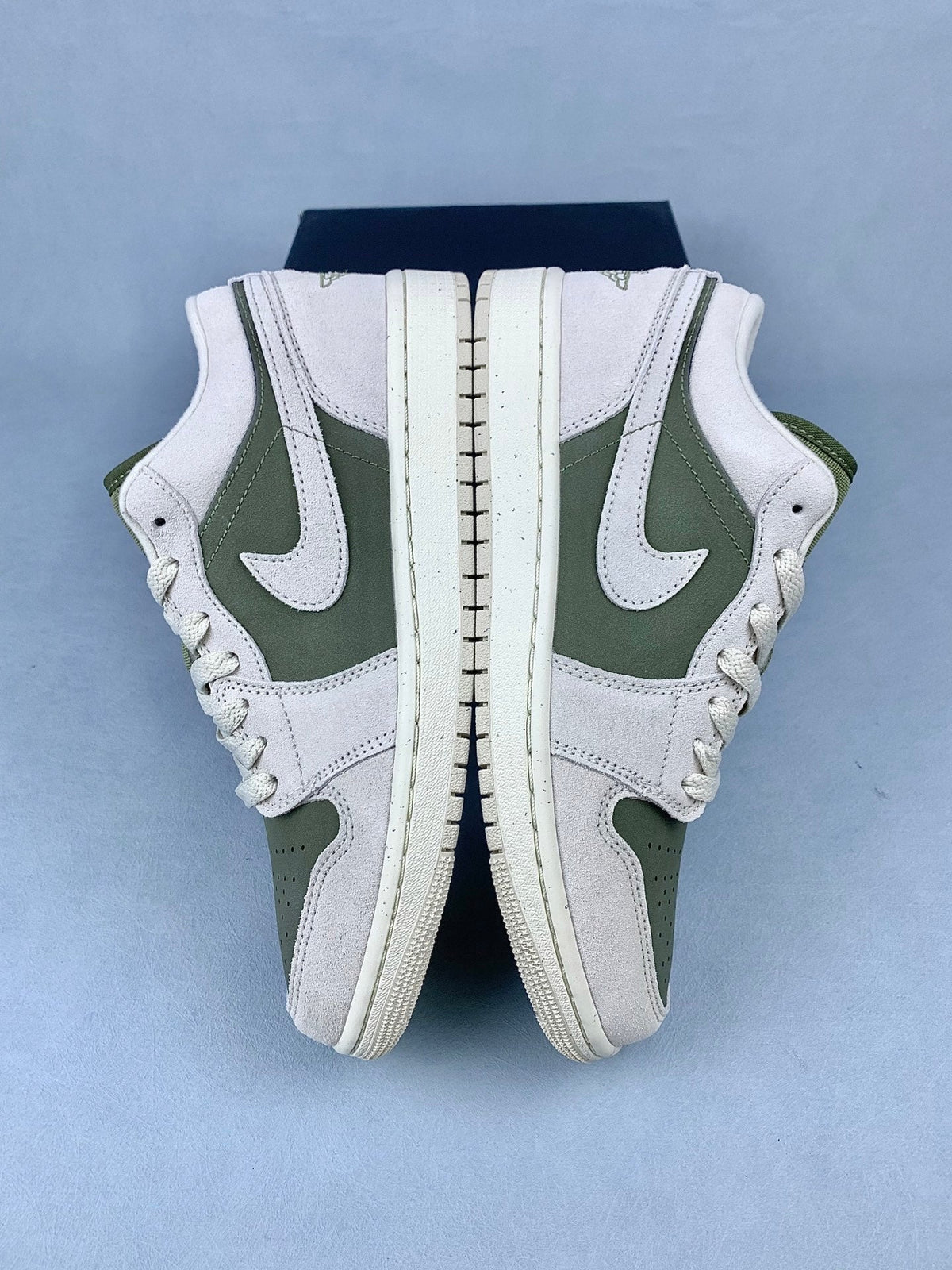 Air Jordan 1 Low Olive Green Unisex Sneakers HV4089-201 detail view 3
